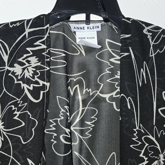 Anne Klein Monochrome Floral Shawl - Picture 2 of 5